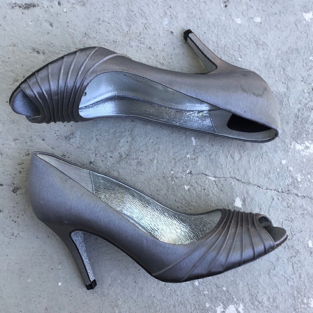 Adrianna Papell evening heels